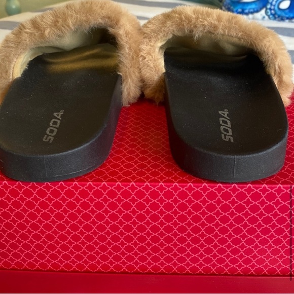 Calvin Faux Fur Slides - Picture 6 of 9